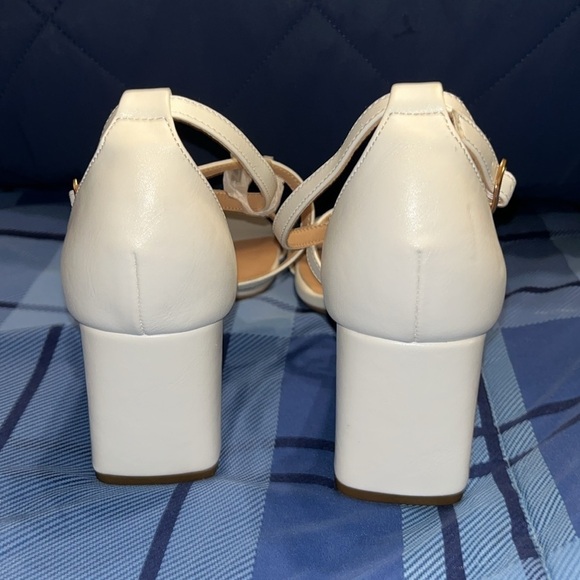 NEW Elegant White Block Heel Sandals Size 8.5 - Picture 4 of 7